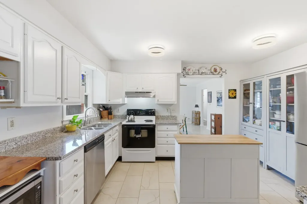 1214 Seneca Trail Frankfort KY 40601
