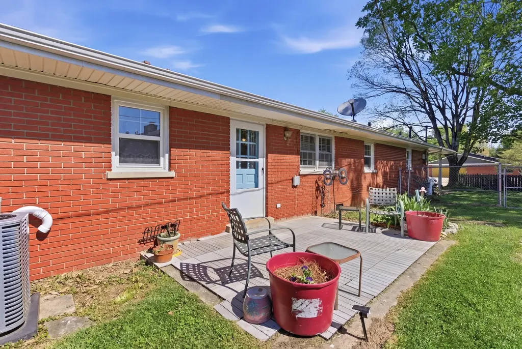 1214 Seneca Trail Frankfort KY 40601