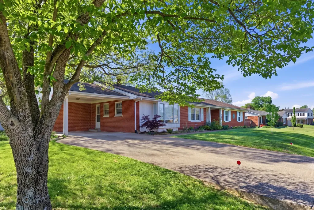 1214 Seneca Trail Frankfort KY 40601