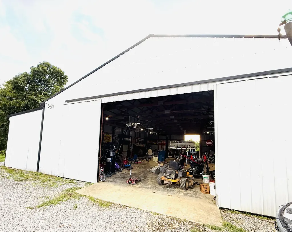 1232 Pleasant Grove Ridge Road Lawrenceburg KY 40342