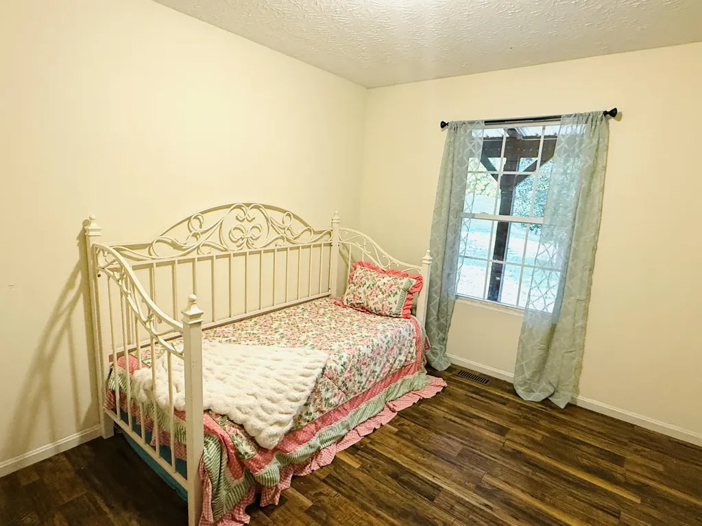 1232 Pleasant Grove Ridge Road Lawrenceburg KY 40342