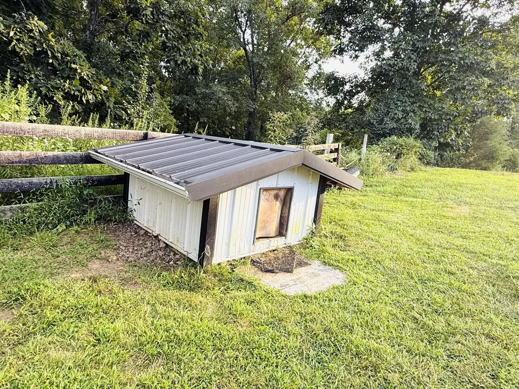 1232 Pleasant Grove Ridge Road Lawrenceburg KY 40342