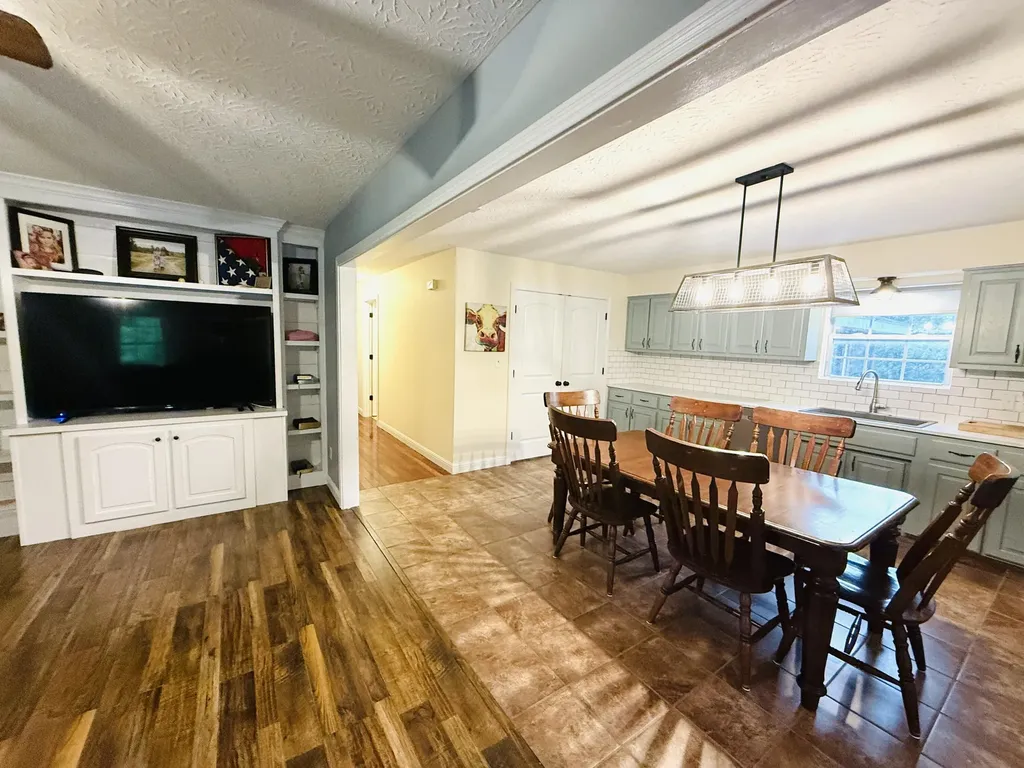 1232 Pleasant Grove Ridge Road Lawrenceburg KY 40342