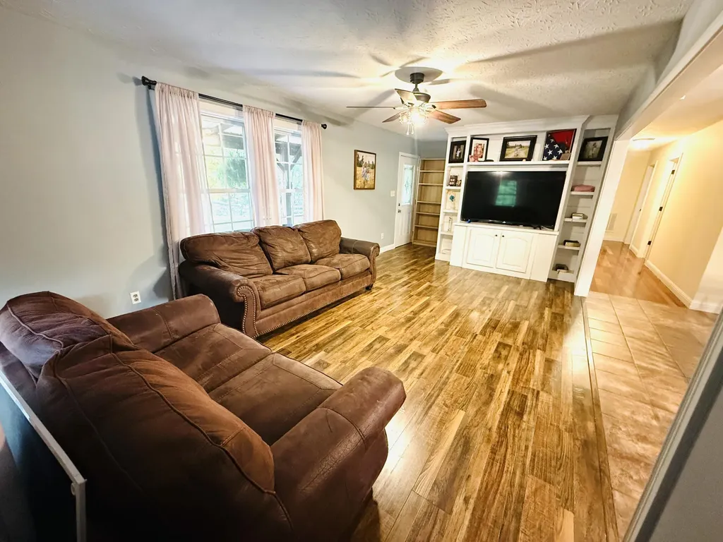 1232 Pleasant Grove Ridge Road Lawrenceburg KY 40342