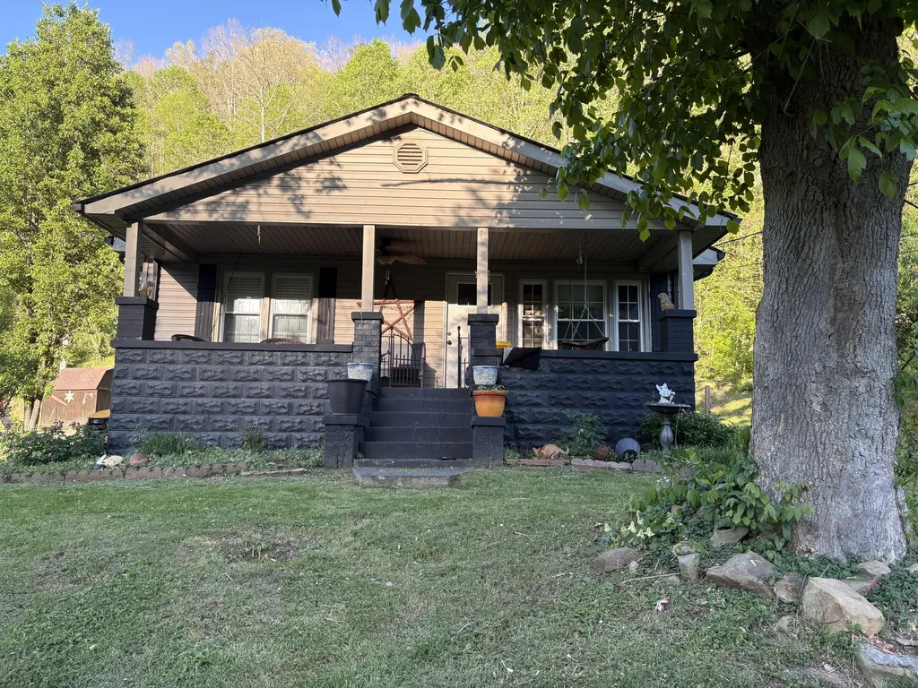 8515 State Highway 223 Flat Lick KY 40935