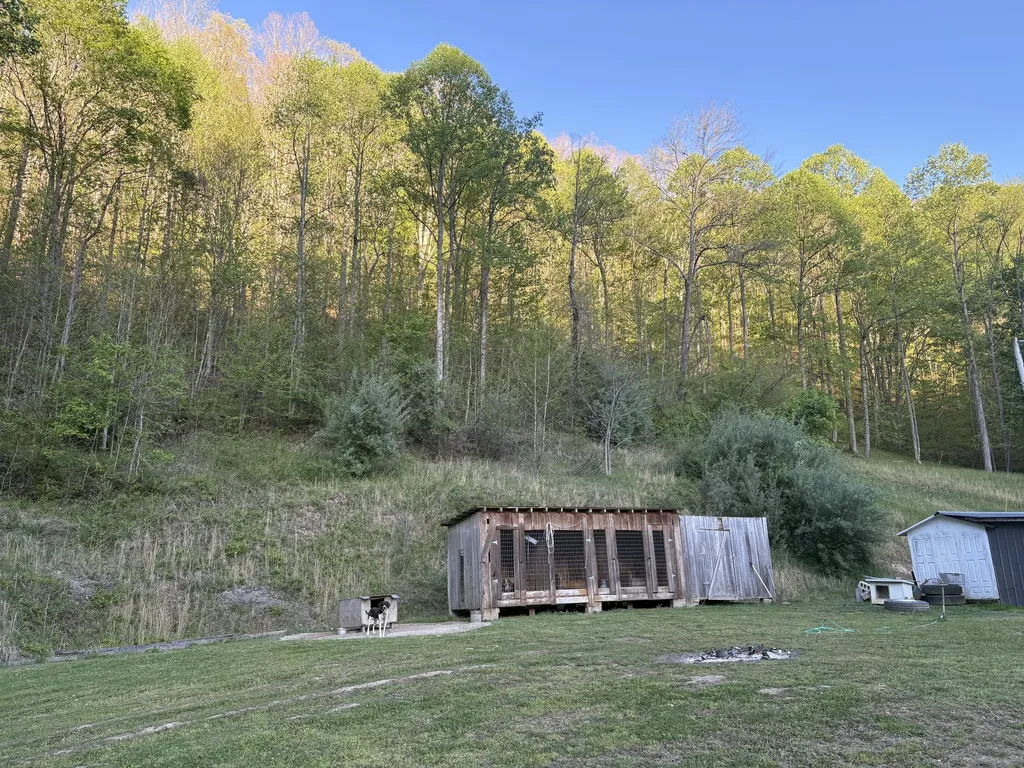 8515 State Highway 223 Flat Lick KY 40935