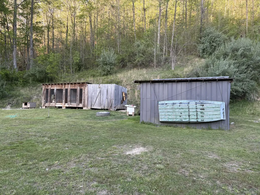 8515 State Highway 223 Flat Lick KY 40935