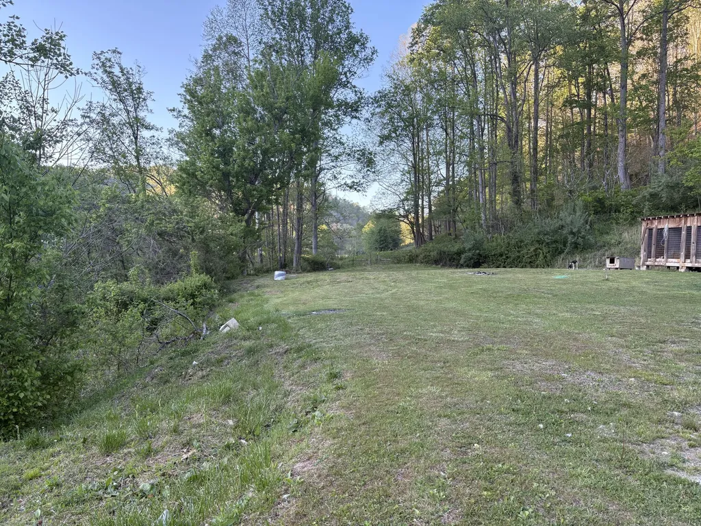 8515 State Highway 223 Flat Lick KY 40935