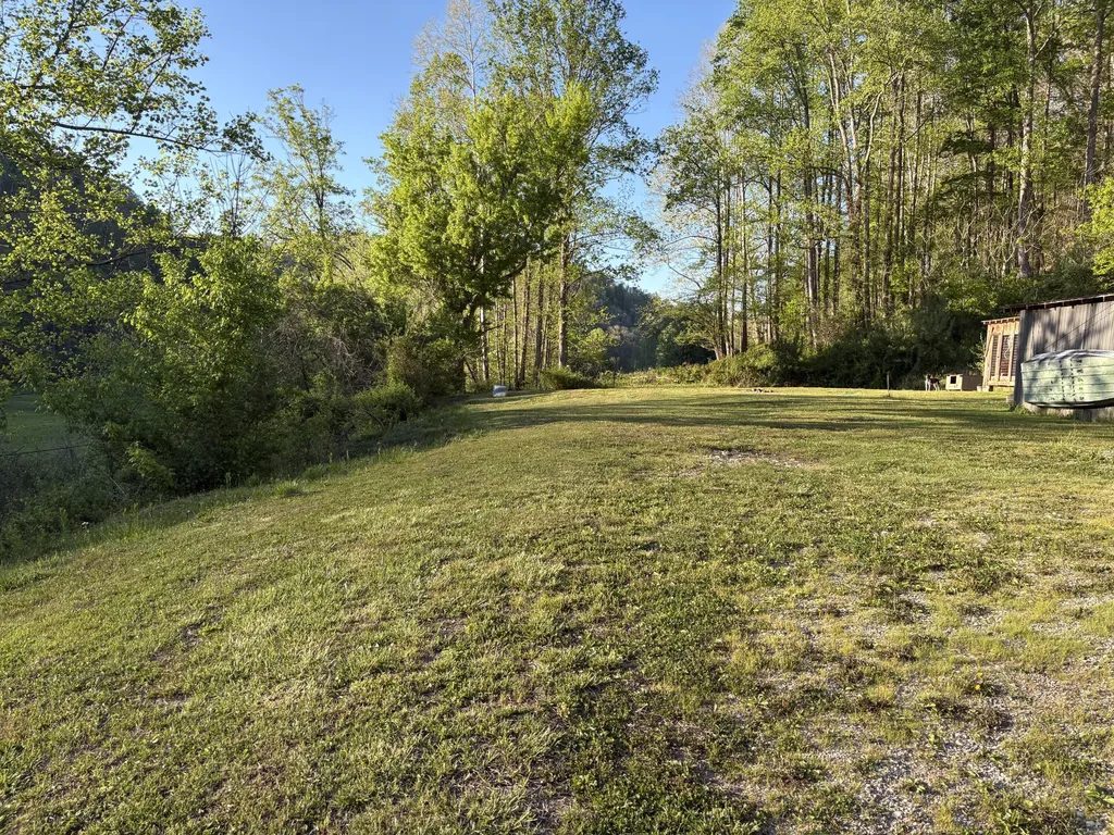 8515 State Highway 223 Flat Lick KY 40935