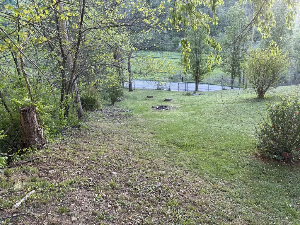 8515 State Highway 223 Flat Lick KY 40935
