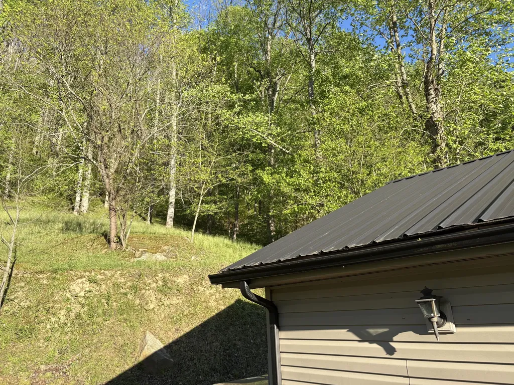 8515 State Highway 223 Flat Lick KY 40935