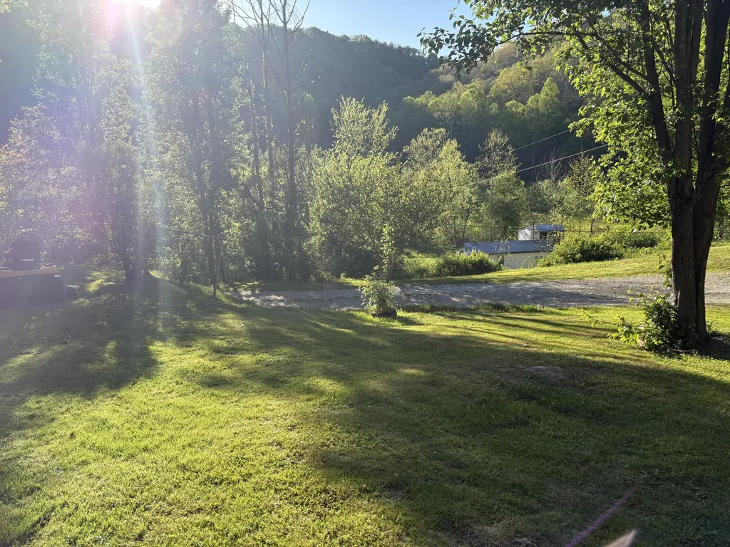 8515 State Highway 223 Flat Lick KY 40935