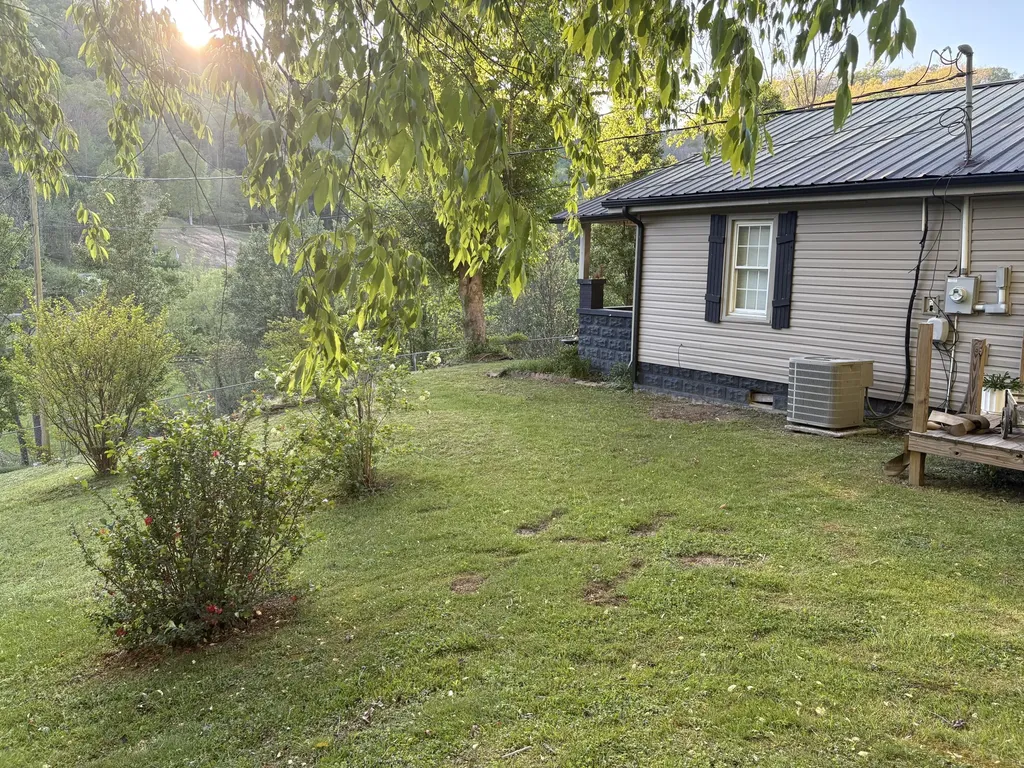 8515 State Highway 223 Flat Lick KY 40935