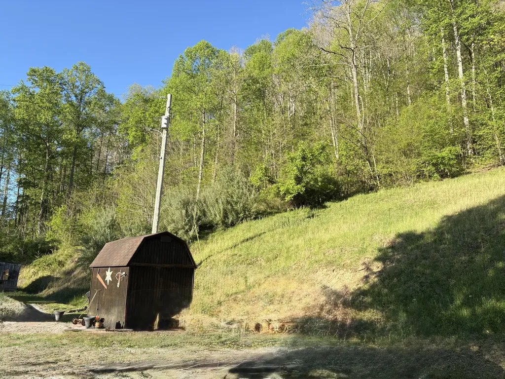 8515 State Highway 223 Flat Lick KY 40935