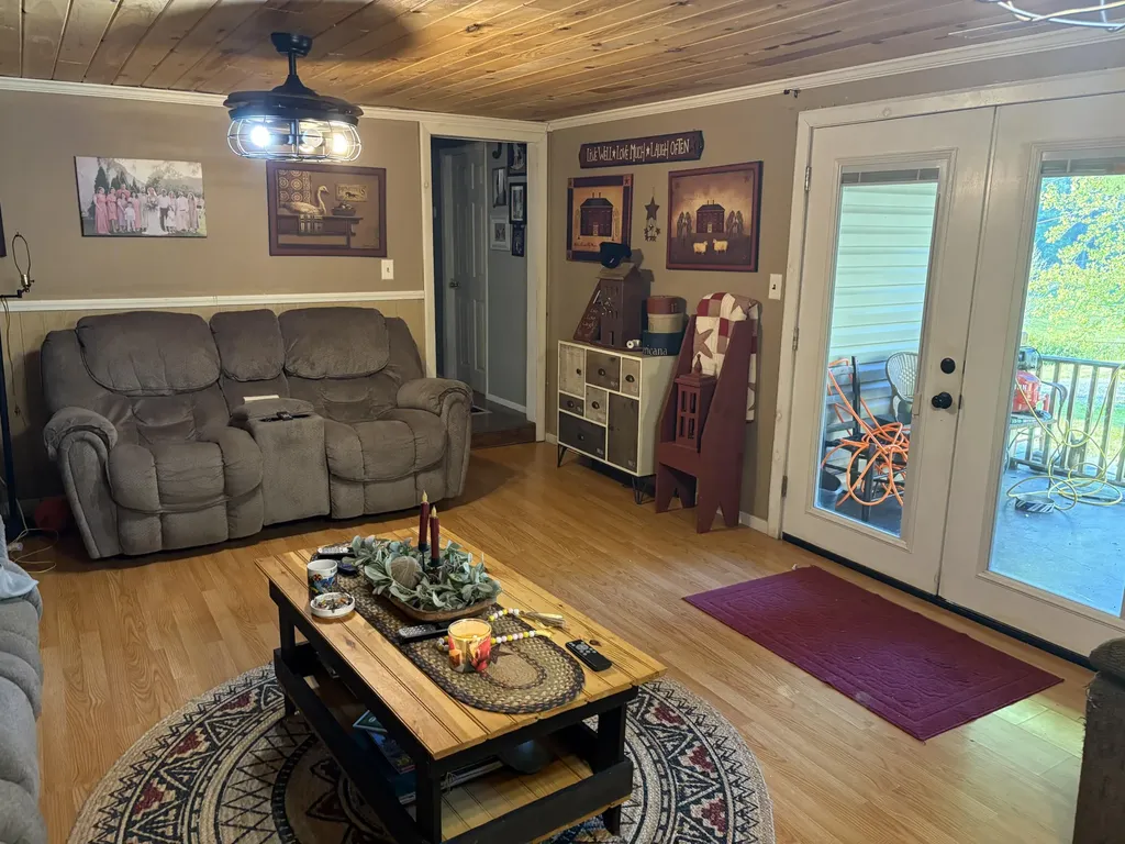 8515 State Highway 223 Flat Lick KY 40935