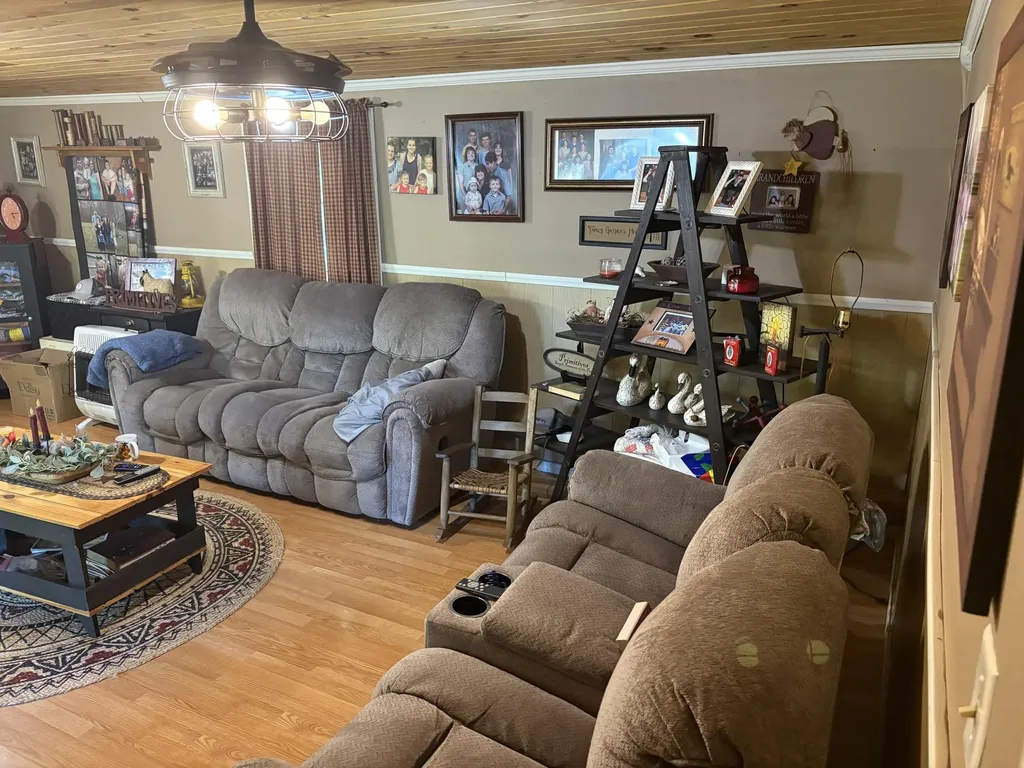 8515 State Highway 223 Flat Lick KY 40935