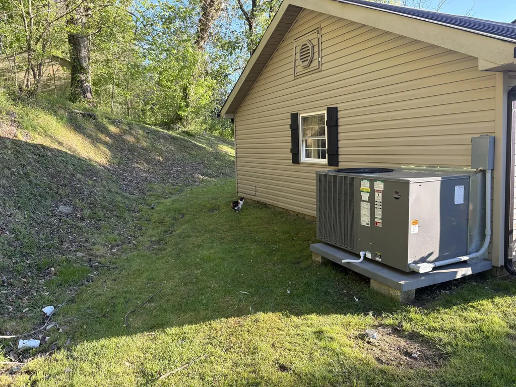 8515 State Highway 223 Flat Lick KY 40935