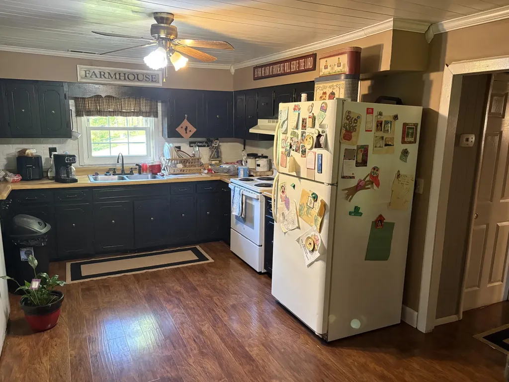 8515 State Highway 223 Flat Lick KY 40935