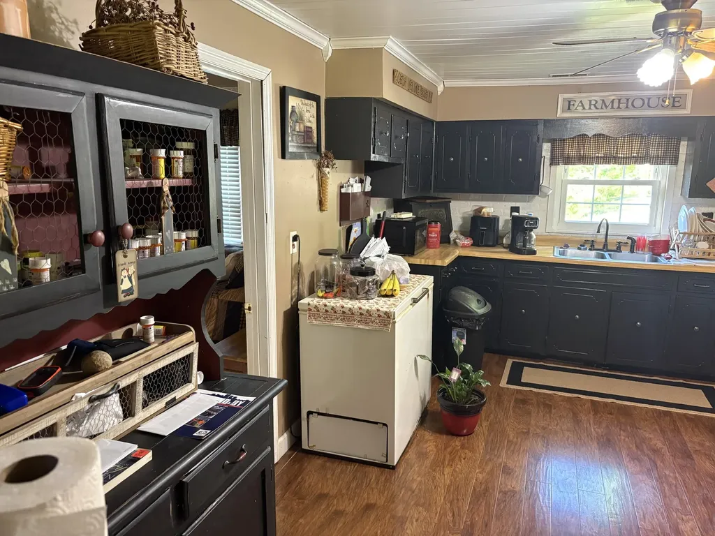 8515 State Highway 223 Flat Lick KY 40935