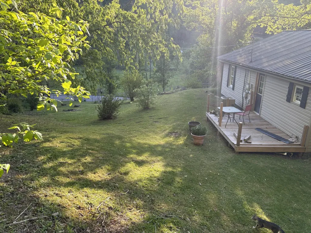 8515 State Highway 223 Flat Lick KY 40935