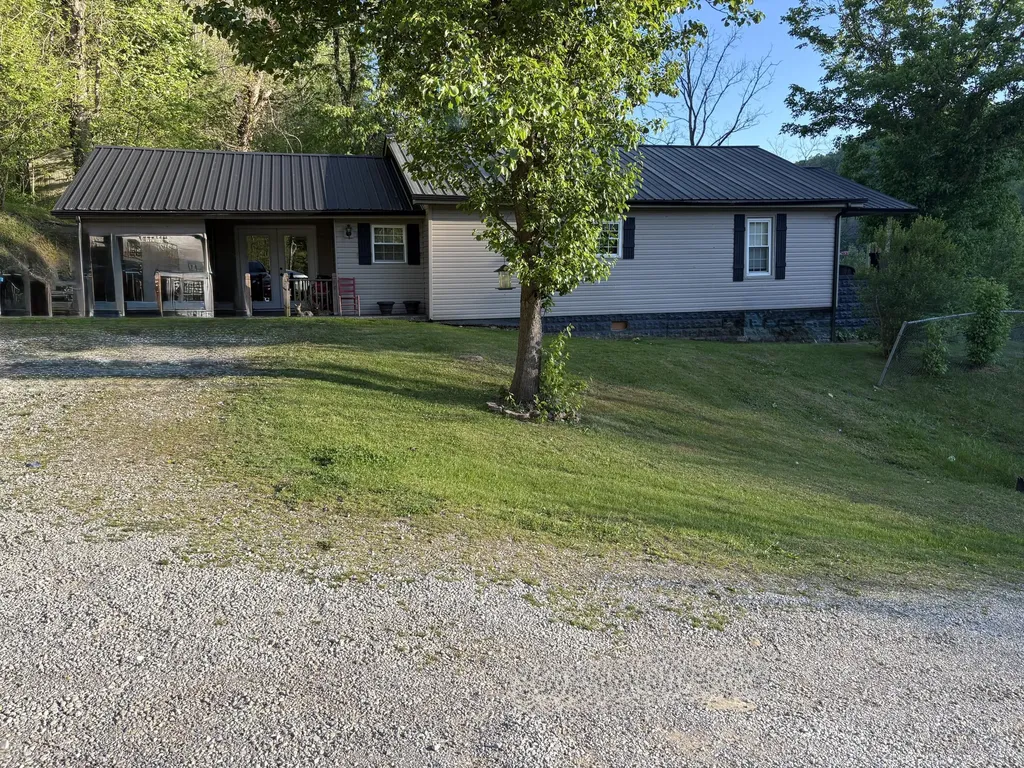 8515 State Highway 223 Flat Lick KY 40935