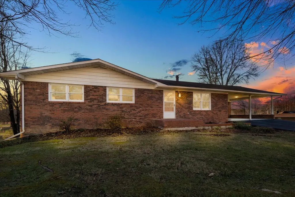 37 Cardinal Hill Lane London KY 40744