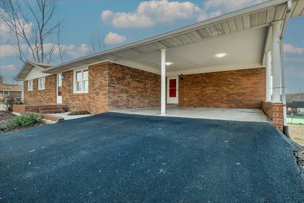 37 Cardinal Hill Lane London KY 40744