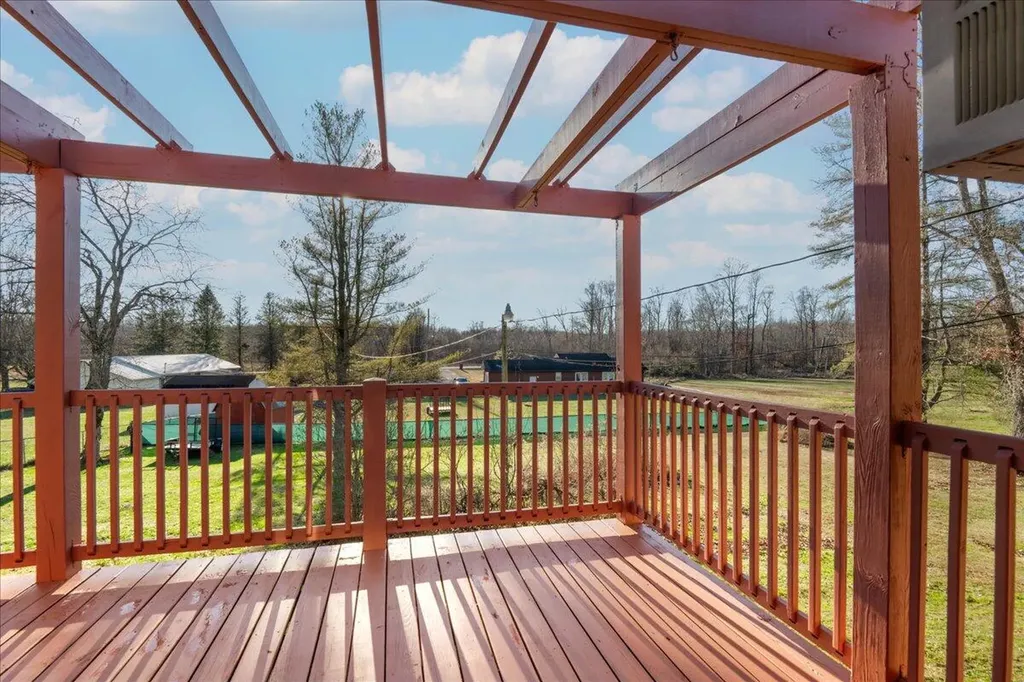 37 Cardinal Hill Lane London KY 40744