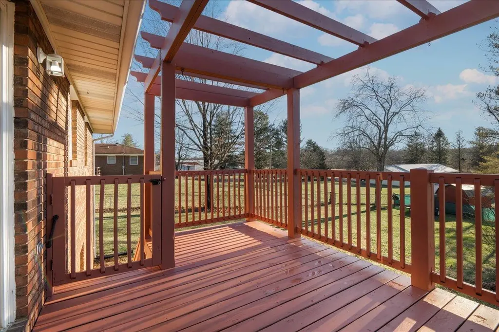 37 Cardinal Hill Lane London KY 40744
