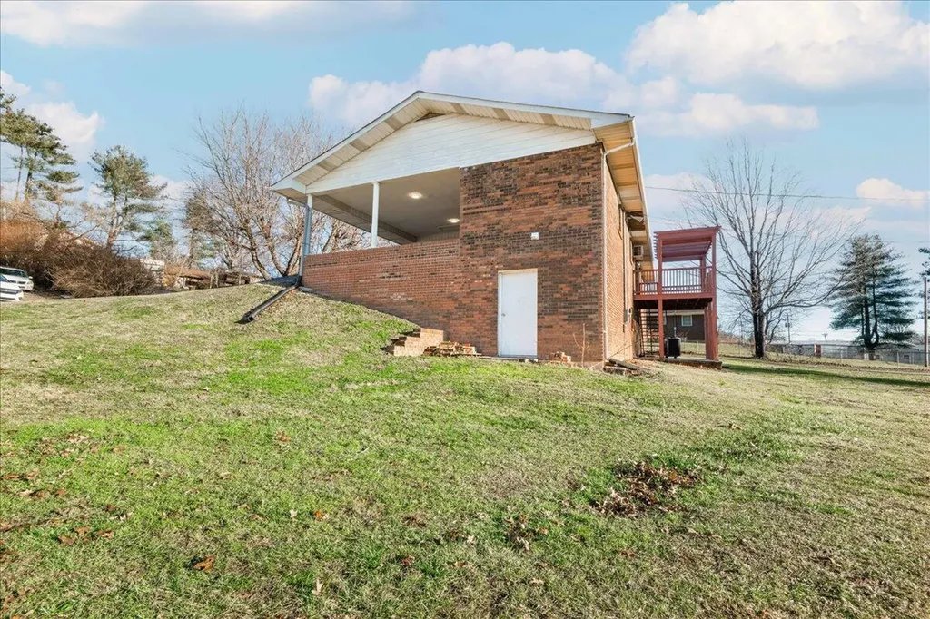 37 Cardinal Hill Lane London KY 40744