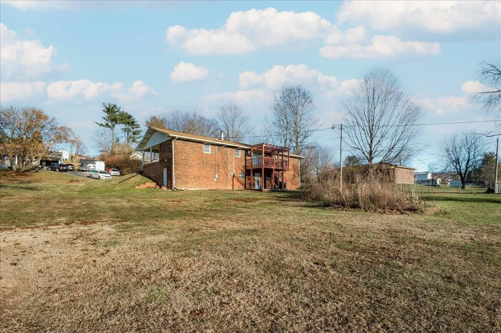 37 Cardinal Hill Lane London KY 40744