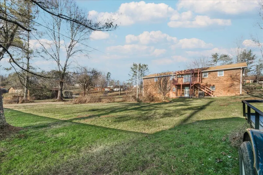 37 Cardinal Hill Lane London KY 40744