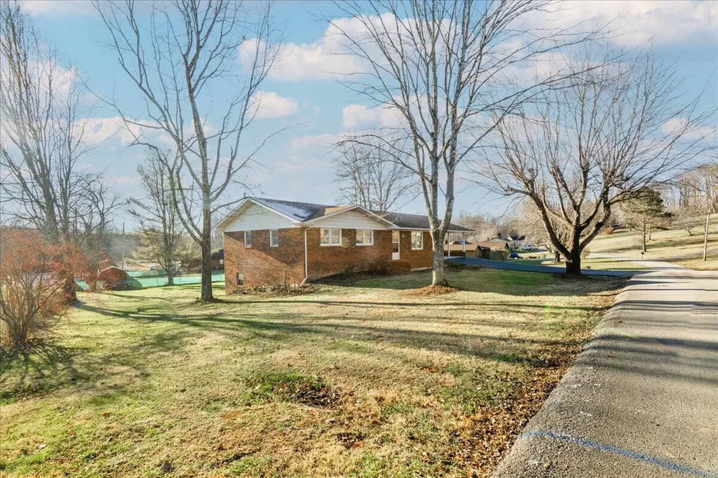 37 Cardinal Hill Lane London KY 40744