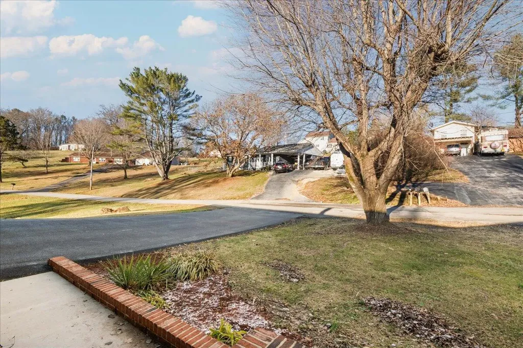 37 Cardinal Hill Lane London KY 40744