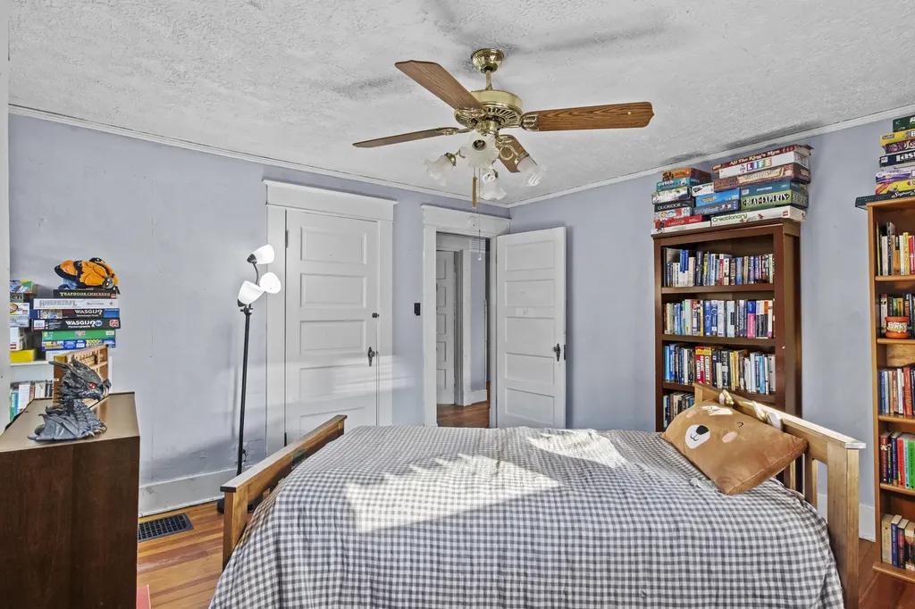 213 Park Avenue Harrodsburg KY 40330