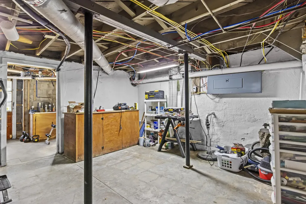 213 Park Avenue Harrodsburg KY 40330