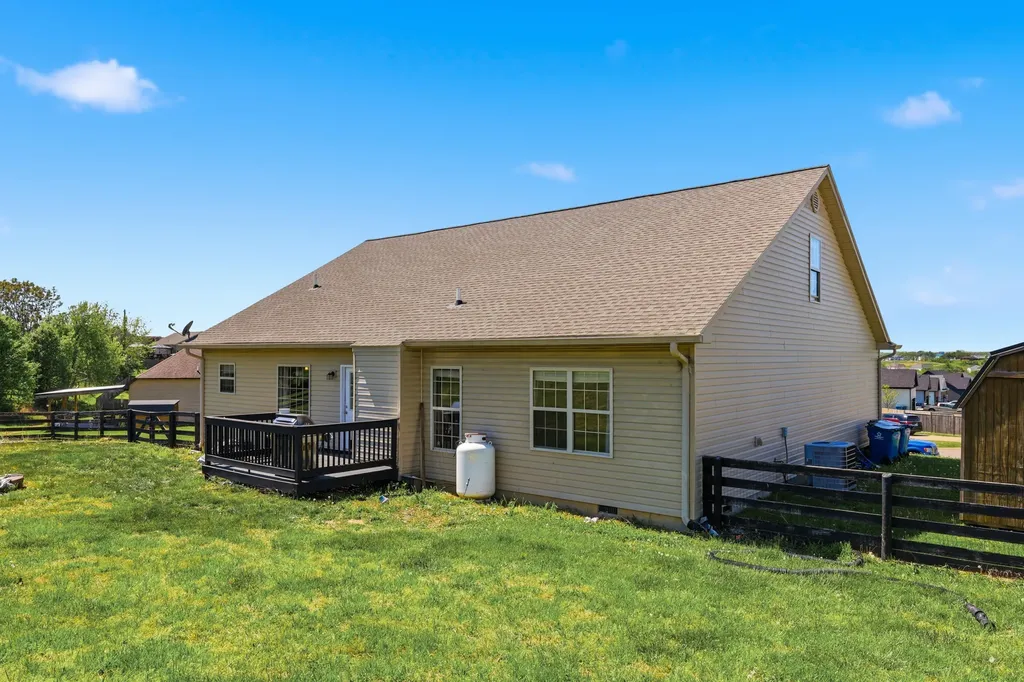 1936 Clearwater Drive Lawrenceburg KY 40342