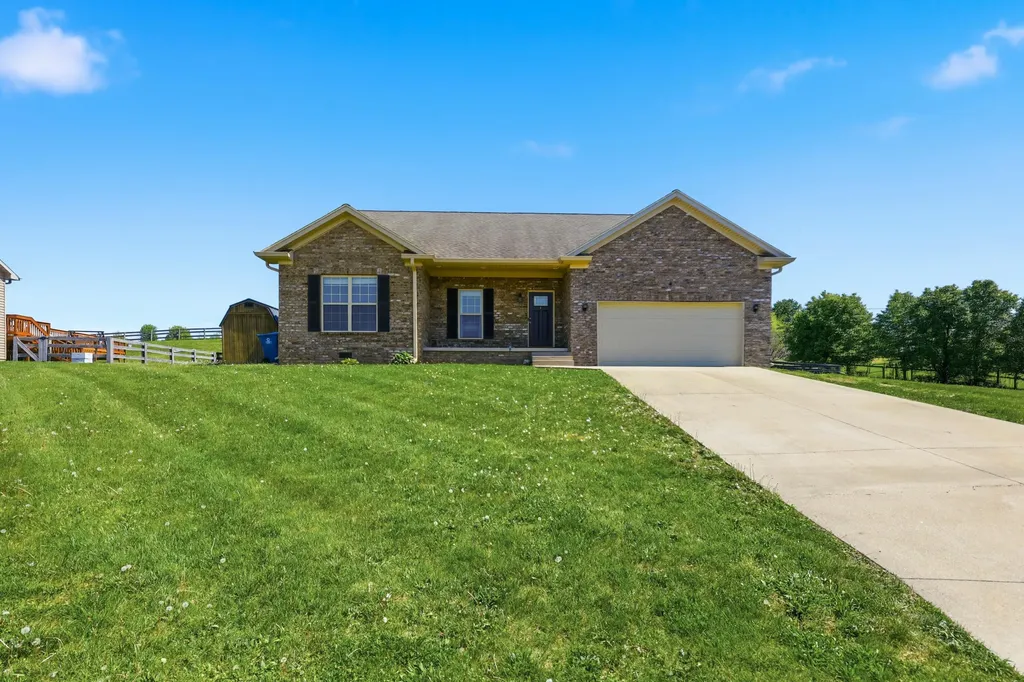 1936 Clearwater Drive Lawrenceburg KY 40342