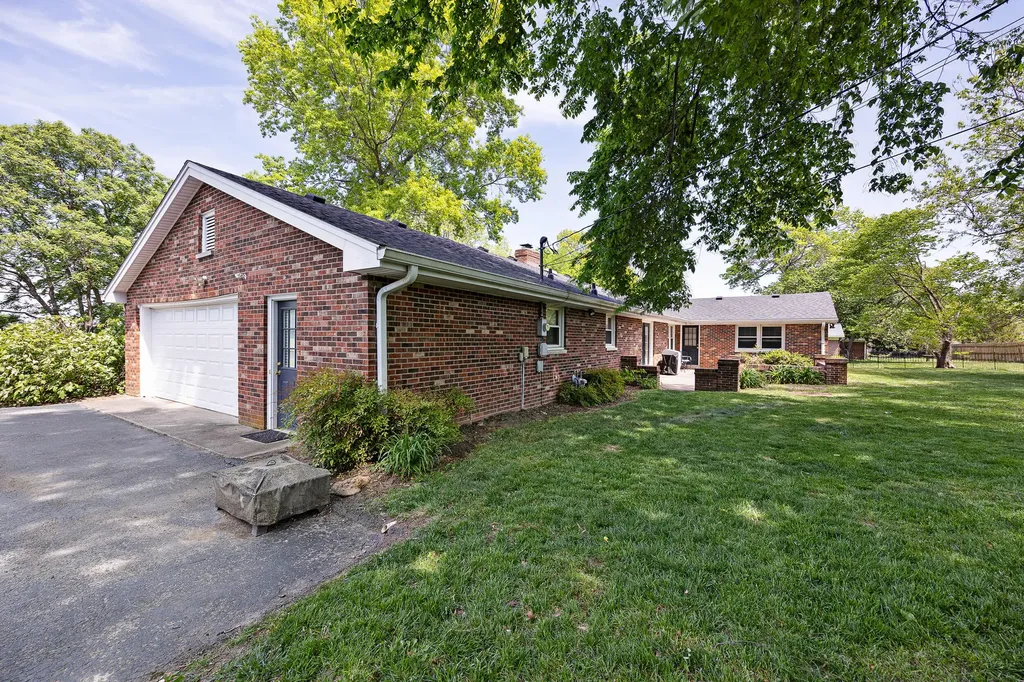 2036 Old Lexington Road Danville KY 40422