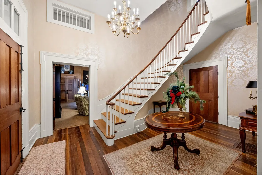 6208 Old Richmond Road Lexington KY 40515