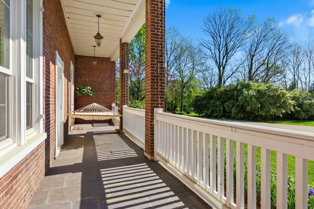 6208 Old Richmond Road Lexington KY 40515