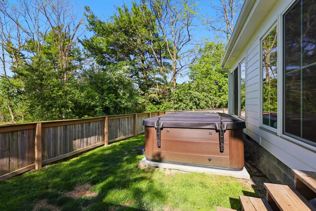6208 Old Richmond Road Lexington KY 40515