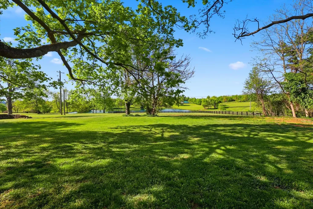 6208 Old Richmond Road Lexington KY 40515