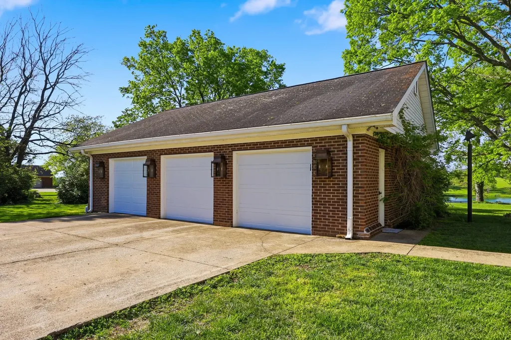 6208 Old Richmond Road Lexington KY 40515