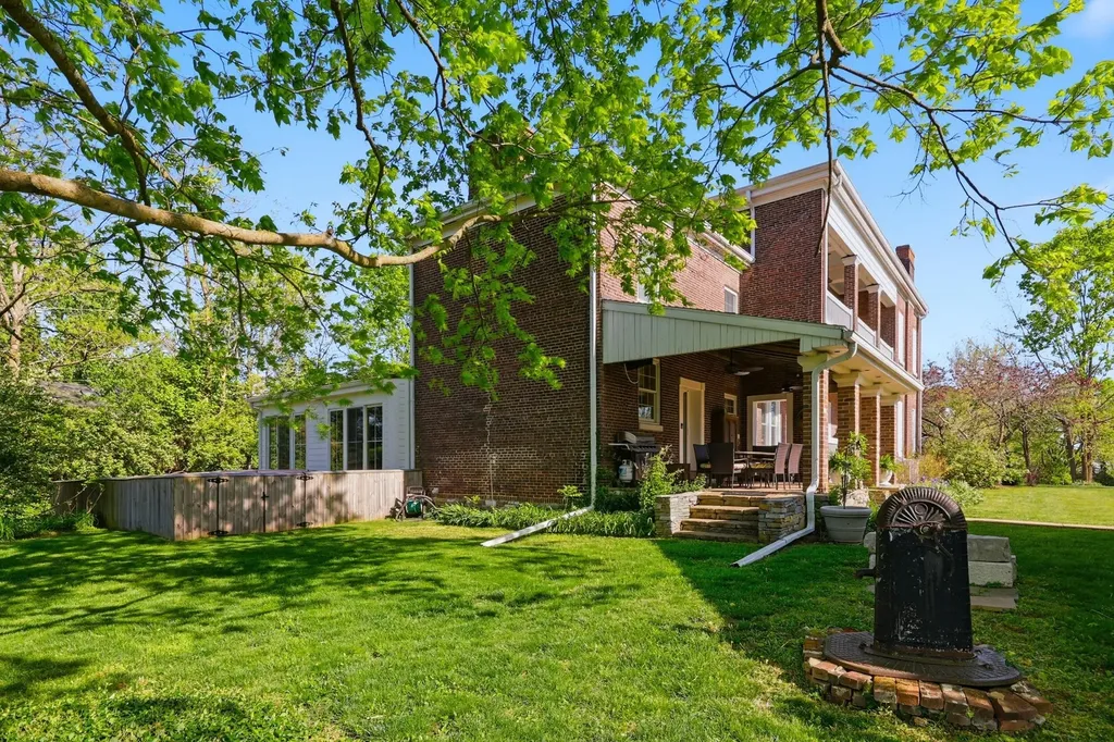 6208 Old Richmond Road Lexington KY 40515