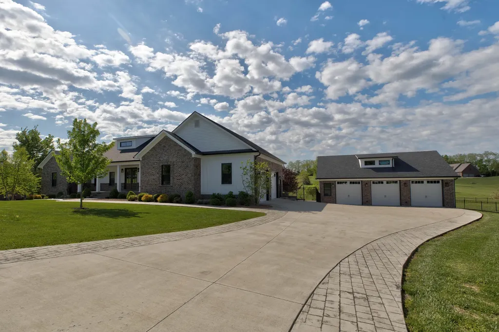 206 Lee Oak Circle Harrodsburg KY 40330