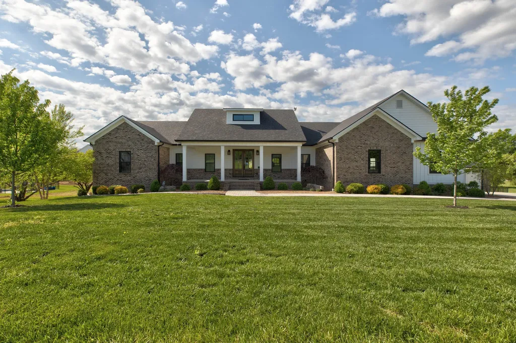 206 Lee Oak Circle Harrodsburg KY 40330