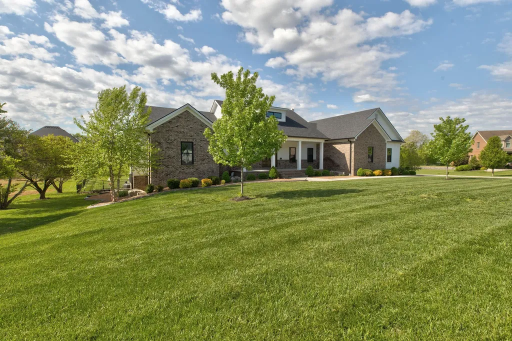 206 Lee Oak Circle Harrodsburg KY 40330