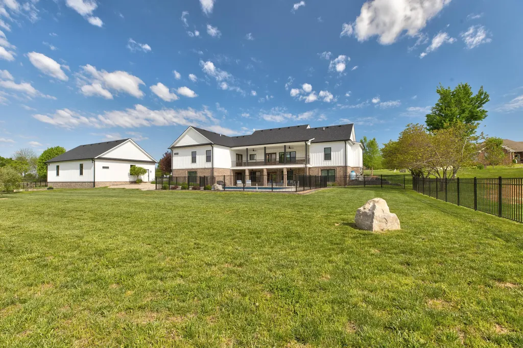 206 Lee Oak Circle Harrodsburg KY 40330