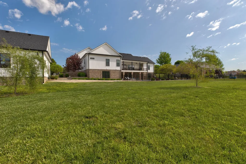 206 Lee Oak Circle Harrodsburg KY 40330